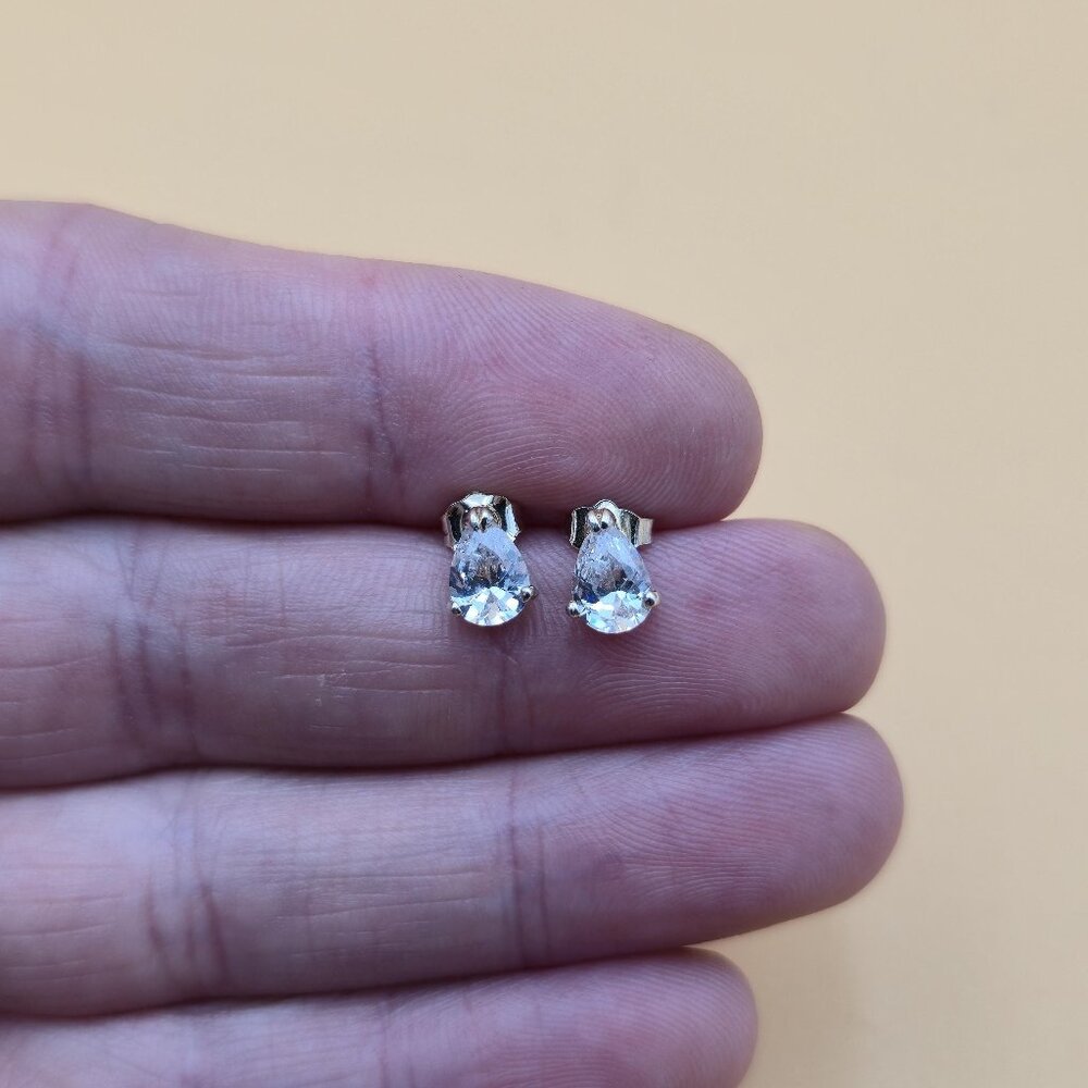 Sterling Silver Bright Pear Cubic Zirconia Gem Stud Earrings A5742